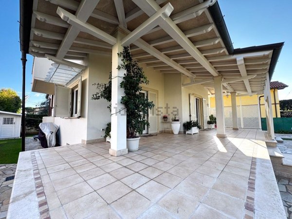 casa indipendente in vendita a Pietrasanta in zona Marina di Pietrasanta