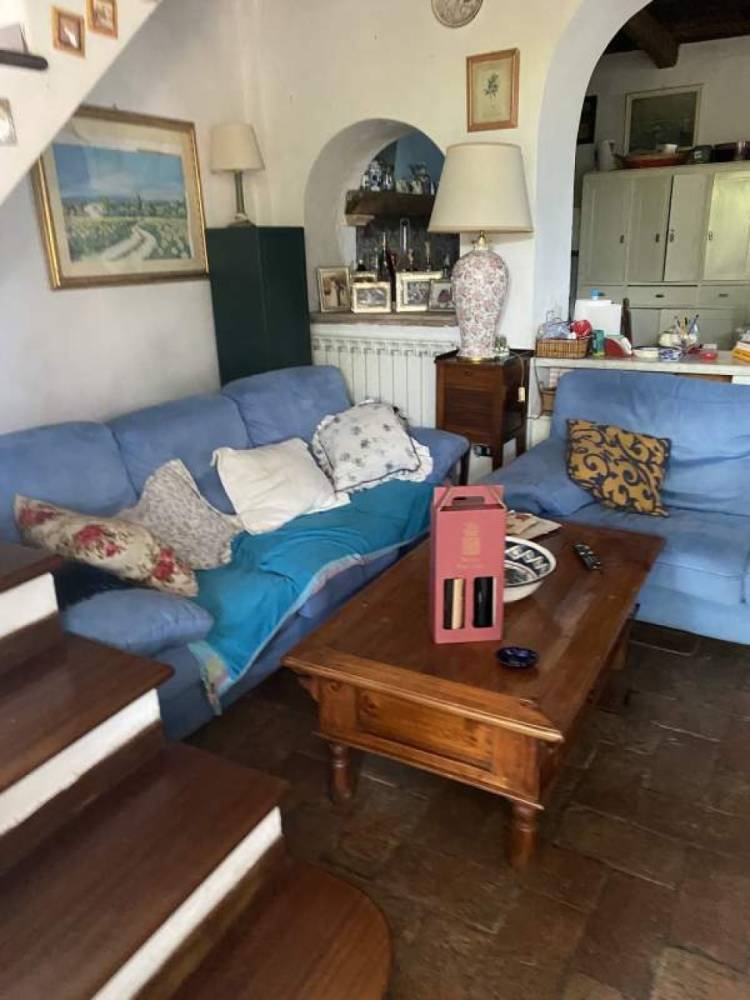 casa indipendente in vendita a Pietrasanta in zona Crociale