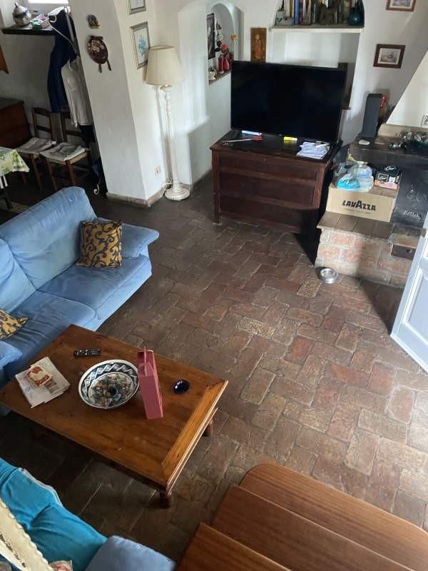 casa indipendente in vendita a Pietrasanta in zona Crociale