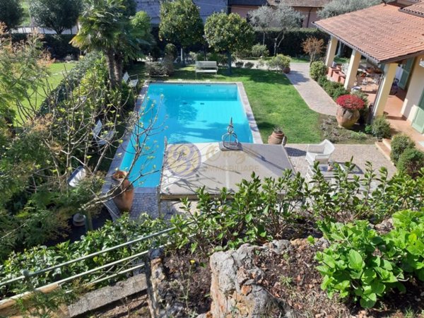 casa indipendente in vendita a Pietrasanta