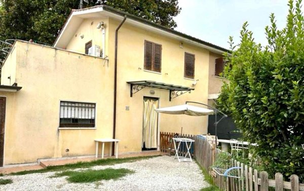 casa indipendente in vendita a Pietrasanta in zona Marina di Pietrasanta