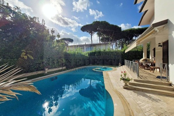 casa indipendente in vendita a Pietrasanta in zona Vignone
