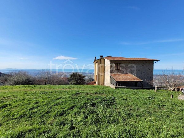casa indipendente in vendita a Pietrasanta in zona Capezzano