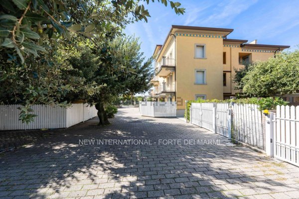 appartamento in vendita a Pietrasanta in zona Tonfano