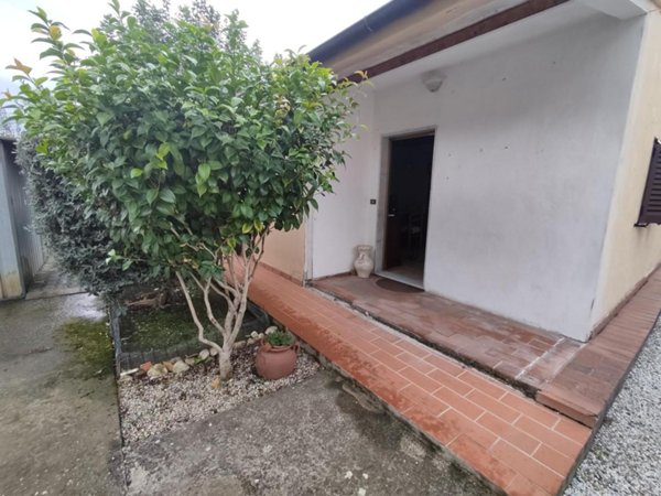 casa indipendente in vendita a Pietrasanta in zona Crociale