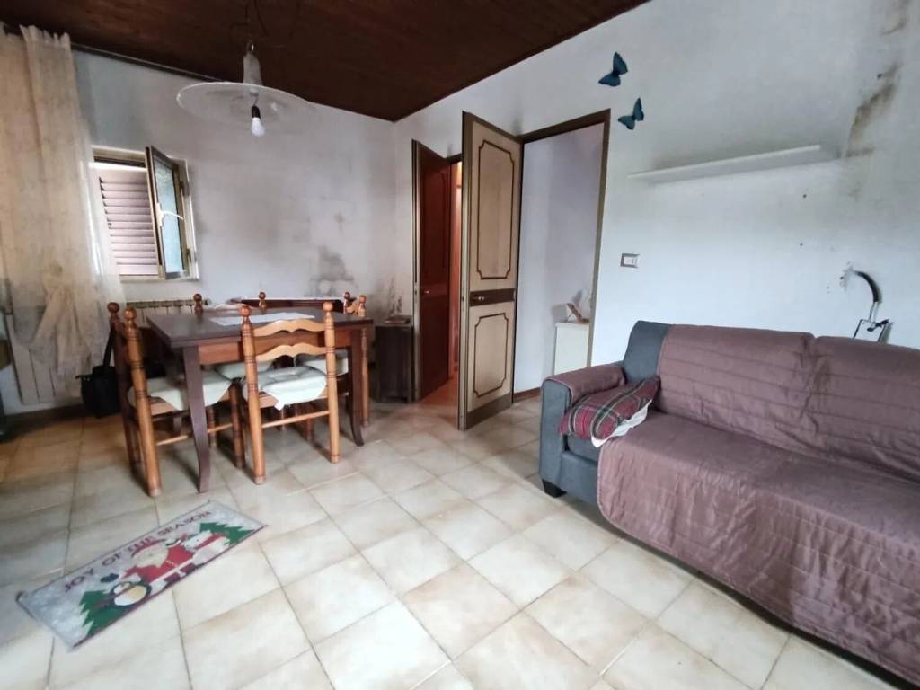 appartamento in vendita a Pietrasanta in zona Crociale