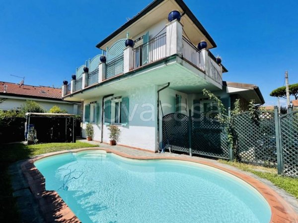 casa indipendente in vendita a Pietrasanta in zona Marina di Pietrasanta