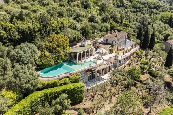 casa indipendente in vendita a Pietrasanta in zona Capriglia