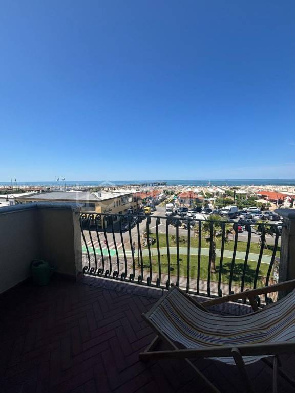 appartamento in vendita a Pietrasanta in zona Tonfano