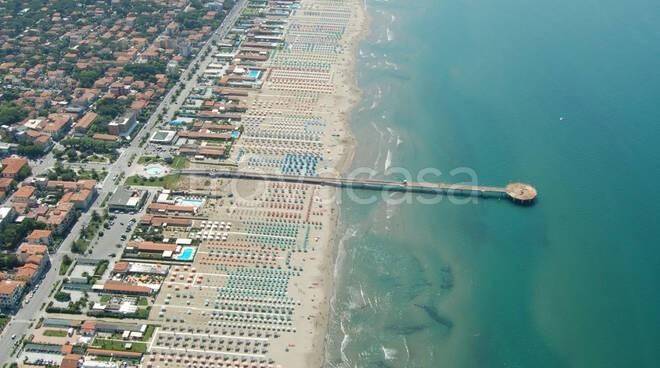 negozio in vendita a Pietrasanta in zona Tonfano