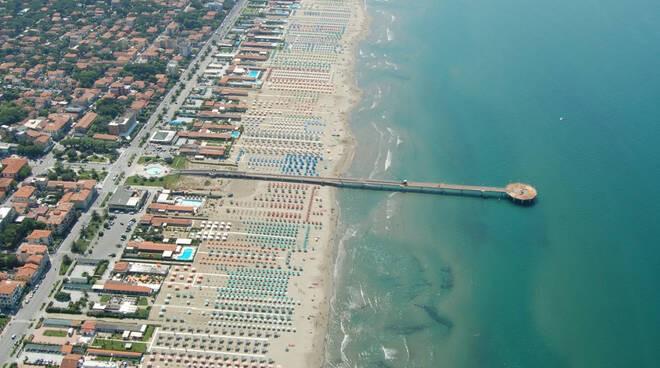 negozio in vendita a Pietrasanta in zona Tonfano