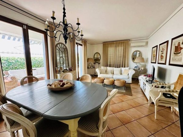 casa indipendente in vendita a Pietrasanta in zona Focette