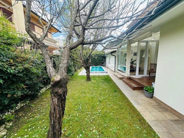 appartamento in vendita a Pietrasanta in zona Focette