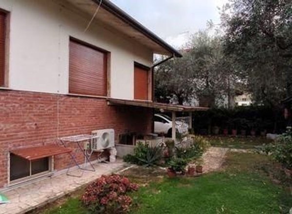 casa indipendente in vendita a Pietrasanta