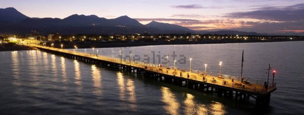 negozio in vendita a Pietrasanta in zona Marina di Pietrasanta