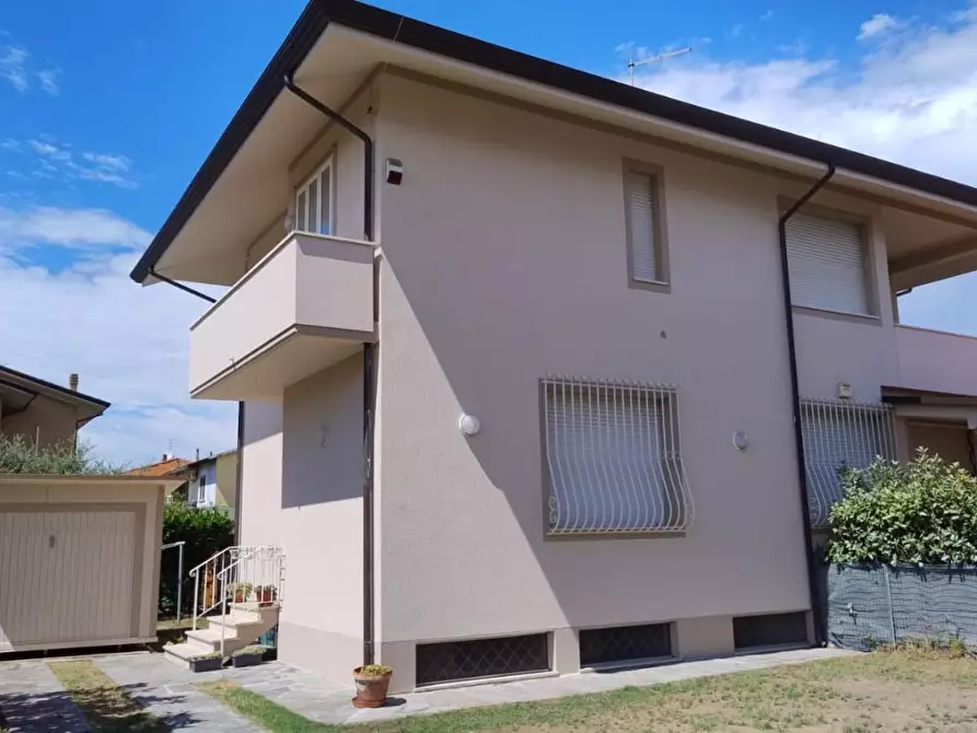 casa indipendente in vendita a Pietrasanta in zona Tonfano