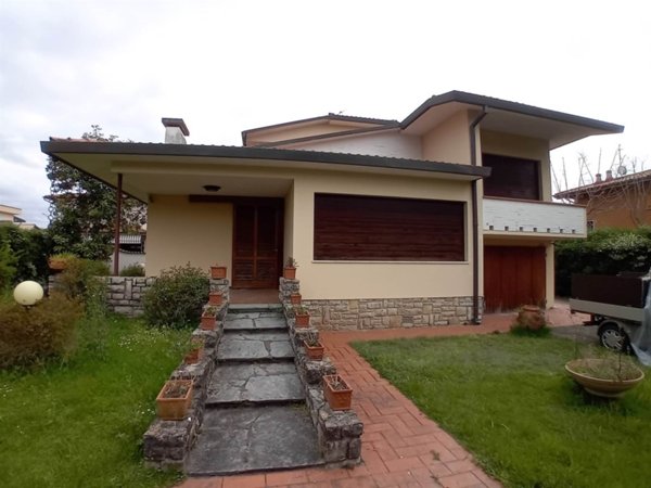 casa indipendente in vendita a Pietrasanta in zona Marina di Pietrasanta