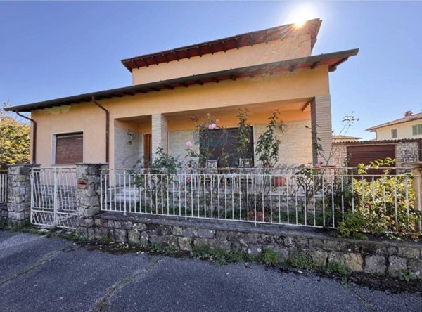 casa indipendente in vendita a Pietrasanta