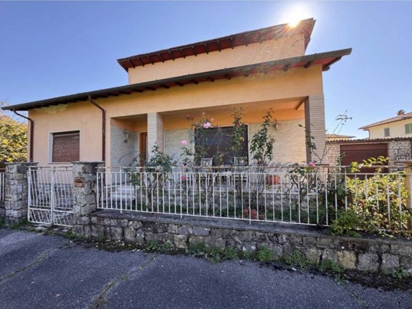 casa indipendente in vendita a Pietrasanta