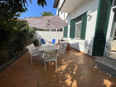 appartamento in vendita a Pietrasanta in zona Fiumetto