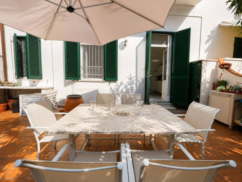 appartamento in vendita a Pietrasanta in zona Fiumetto