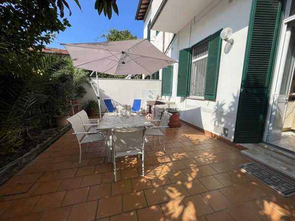 appartamento in vendita a Pietrasanta in zona Fiumetto