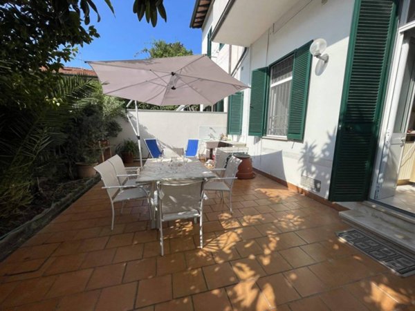 appartamento in vendita a Pietrasanta in zona Fiumetto