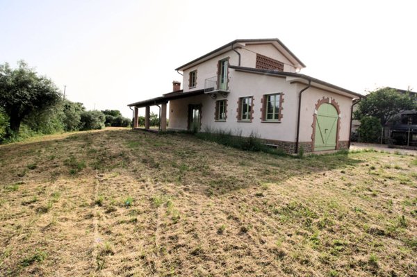 casa indipendente in vendita a Pietrasanta in zona Strettoia