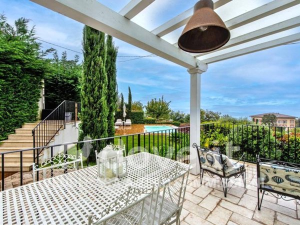 casa indipendente in vendita a Pietrasanta in zona Capriglia