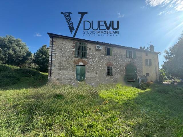 casa indipendente in vendita a Pietrasanta in zona Traversagna