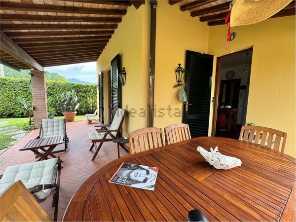 casa indipendente in vendita a Pietrasanta in zona Fiumetto