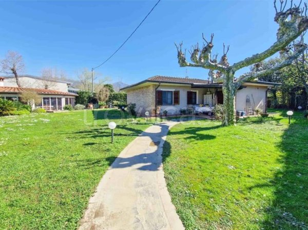 casa indipendente in vendita a Pietrasanta in zona Marina di Pietrasanta