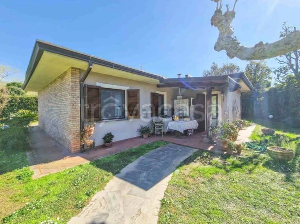 casa indipendente in vendita a Pietrasanta in zona Marina di Pietrasanta