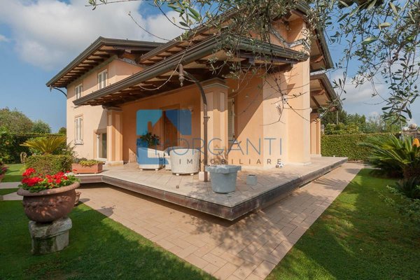 casa indipendente in vendita a Pietrasanta in zona Fiumetto