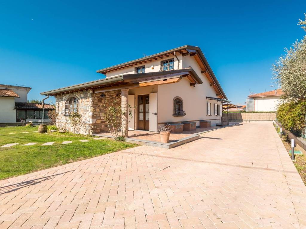 casa indipendente in vendita a Pietrasanta