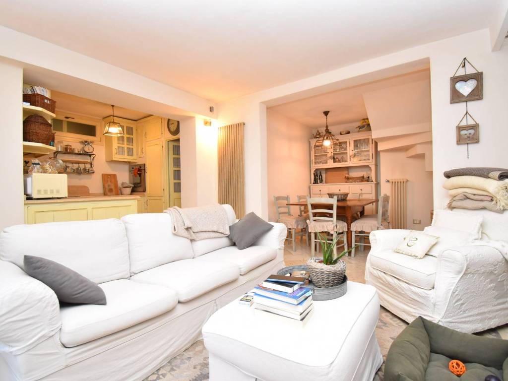 casa indipendente in vendita a Pietrasanta