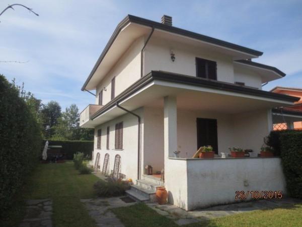 casa indipendente in vendita a Pietrasanta in zona Fiumetto