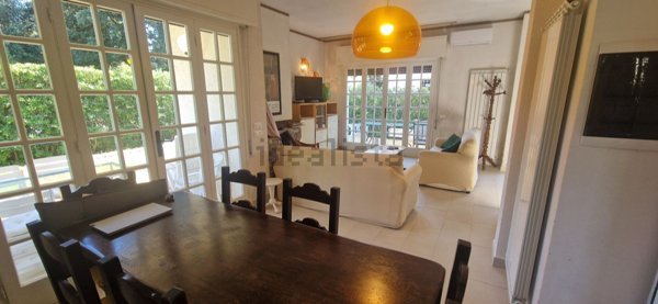 casa indipendente in vendita a Pietrasanta in zona Fiumetto