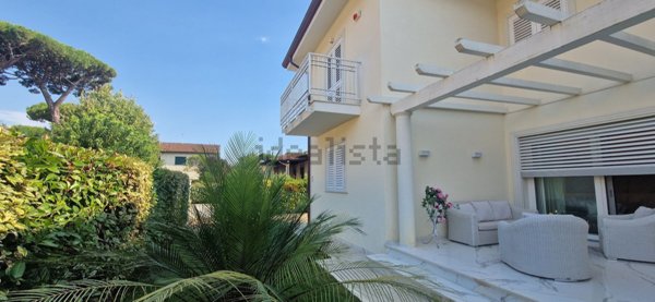 casa indipendente in vendita a Pietrasanta in zona Motrone