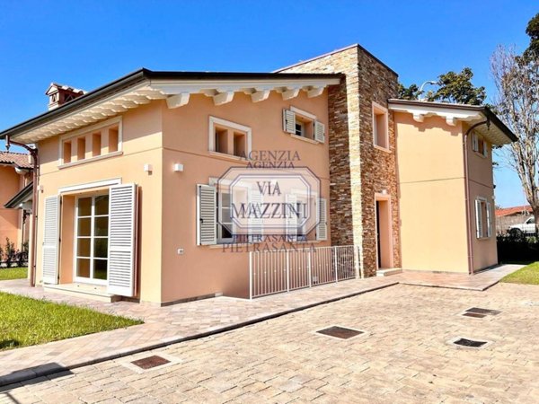 casa indipendente in vendita a Pietrasanta in zona Marina di Pietrasanta