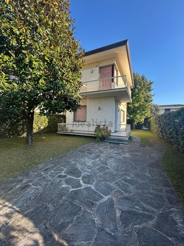 casa indipendente in vendita a Pietrasanta in zona Fiumetto