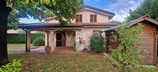 casa indipendente in vendita a Pietrasanta in zona Osterietta