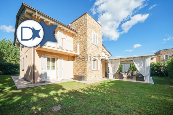 casa indipendente in vendita a Pietrasanta in zona Marina di Pietrasanta