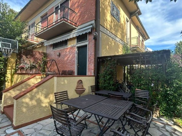 appartamento in vendita a Pietrasanta in zona Motrone