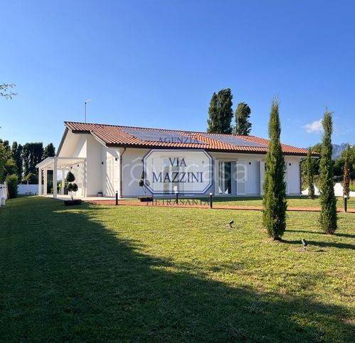 casa indipendente in vendita a Pietrasanta in zona Marina di Pietrasanta