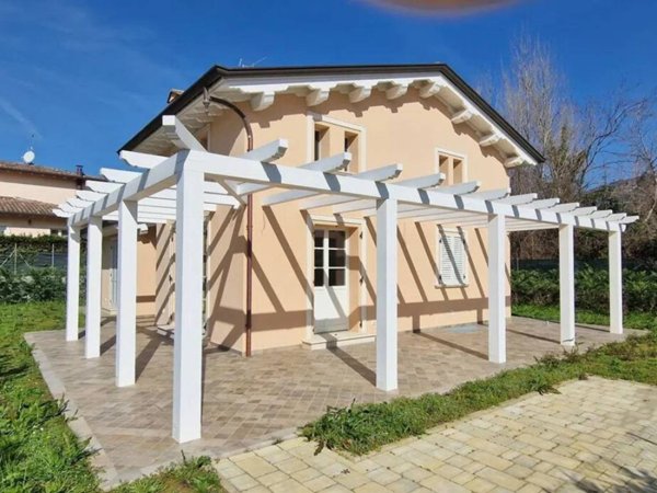 casa indipendente in vendita a Pietrasanta