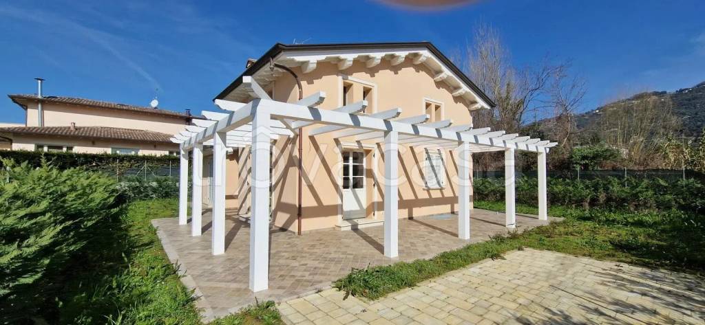 casa indipendente in vendita a Pietrasanta