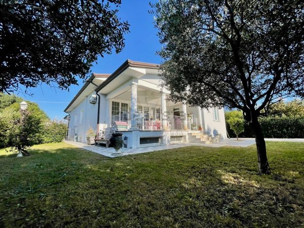casa indipendente in vendita a Pietrasanta