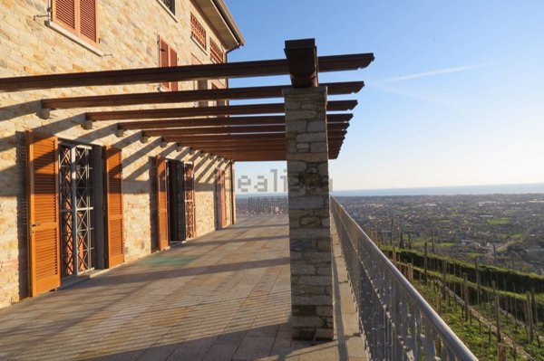 casa indipendente in vendita a Pietrasanta in zona Strettoia