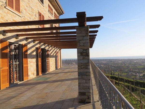 casa indipendente in vendita a Pietrasanta in zona Strettoia